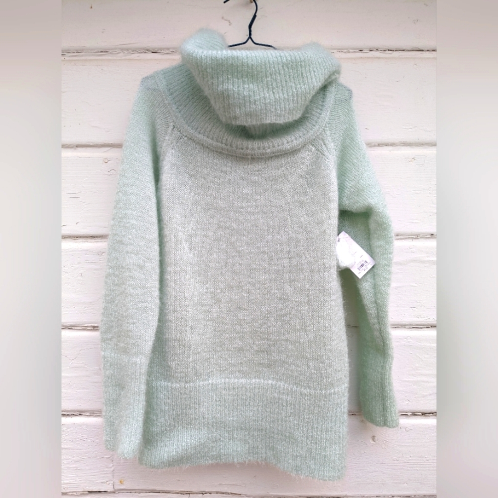 Nine West Ladies Size Medium Off Shoulder Mint Green Sweater